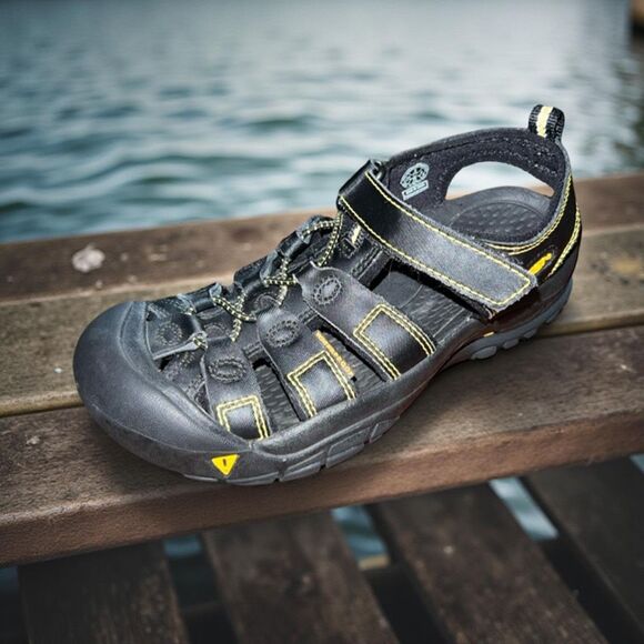 Big Kids' Keen Newport H2 Black Yellow Sandal Size 3 - Picture 1 of 7
